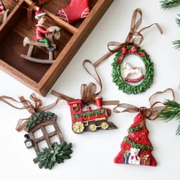 1 Piece Christmas Resin Wreath Bell & Bird Hanging Ornament for Home, Window, Christmas, Holiday and Party Decoration