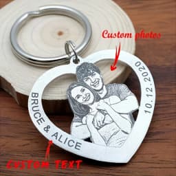 【Customized Product】Personalized Stainless Steel Heart-Shaped Keychain - Personalized Photos of Family and Couples with Customizable Text and Date - Valentine's Day/Christmas Gift - a Commemorative Gift for Family, Couples, and Pets