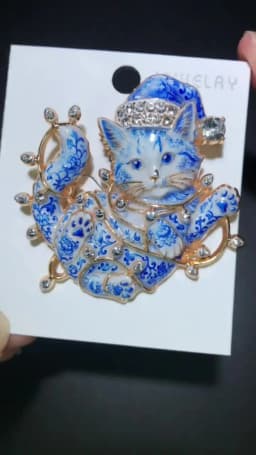 Wuli&baby Lovely Christmas Cat Brooches For Women Unisex 2-color Rhinestone Colorful Lights Kitten New Year Party Brooch Pins