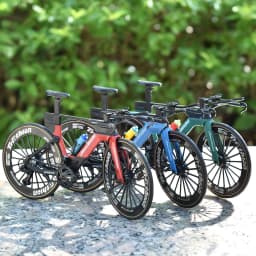 Realistic 6 Alloy Road Bike Model - Collectible Toy for All Ages Ideal Gift for Halloween Christmas And Birthdays