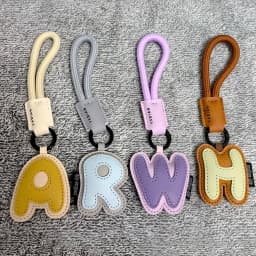 Mixed Color Pu Leather Letter Key Chains A-Z Initial Alphabet Pendant Wristband Key Ring Bag Tag Ornaments Christmas Party Gifts