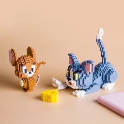 Funny Tom And Jerry Micro Building Blocks Cheese Cat and Mouse Assembly 3D Model Anime Mini Brick Figure Toy For Christmas Gift
