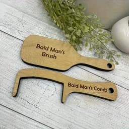 1pc Prank Bald Wooden Hair Comb for Bald Men - Family Theme, No Electricity Required, Prank Christmas Gift, Hair Comb Decoration