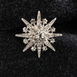 luxury Rhinestone Snowflake Brooches Women Eight Pointed Star Corsage Clothing Accessories Suit Pins Christmas Jewelry Lady Gift
