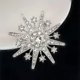 luxury Rhinestone Snowflake Brooches Women Eight Pointed Star Corsage Clothing Accessories Suit Pins Christmas Jewelry Lady Gift