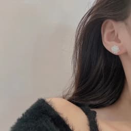 White Flower Stud Earring for Women Simple Korean Design Sweet Camellia Special Ear Jewelry Wedding Best Friend Christmas Gift