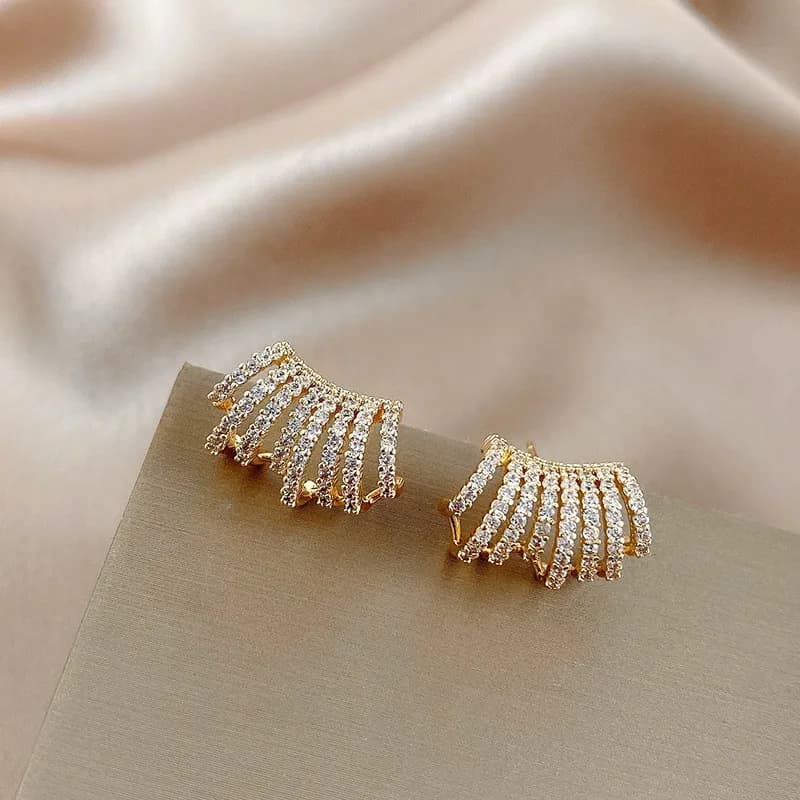 2024 New Bright Crystal Luxury Korean Unusual Claw Stud Earrings Ear Piercing Hook Lrregular Pearl Christmas Jewelry Gift