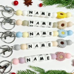 1 Personalized Custom Daisy Silicone Keychain, Beaded Keychain, Bag/Cup Charm, Name Tag Keychain, Christmas Gift