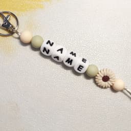 1 Personalized Custom Daisy Silicone Keychain, Beaded Keychain, Bag/Cup Charm, Name Tag Keychain, Christmas Gift