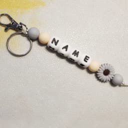 1 Personalized Custom Daisy Silicone Keychain, Beaded Keychain, Bag/Cup Charm, Name Tag Keychain, Christmas Gift