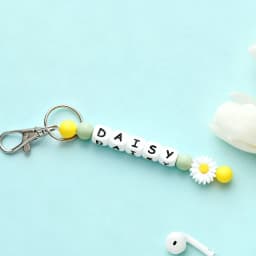 1 Personalized Custom Daisy Silicone Keychain, Beaded Keychain, Bag/Cup Charm, Name Tag Keychain, Christmas Gift