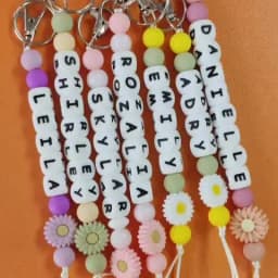 1 Personalized Custom Daisy Silicone Keychain, Beaded Keychain, Bag/Cup Charm, Name Tag Keychain, Christmas Gift