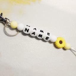 1 Personalized Custom Daisy Silicone Keychain, Beaded Keychain, Bag/Cup Charm, Name Tag Keychain, Christmas Gift