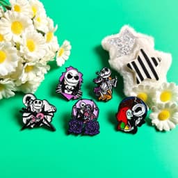 5pcs Halloween Badge Cute Bizarre Christmas Eve Horror Metal Badge Anime Brooch Classic Anime Accessories Pin Gift for Friends