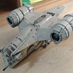 2026 New 6187pcs Spacecraft Model Star Mandalorian Razor Crest Spaceship Home Decoration Christmas Gifts
