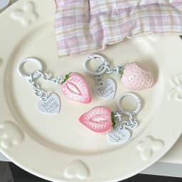 Strawberry Bag Charm Delicate Cute Key Chain 3d Pink Strawberry Key Chain Sweet Resin Key Ring For Christmas Gift Backpack