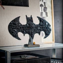 2026 New 678pcs Bat-Signal Logo Dispaly Model Building Bricks Super Hero Symbol Christmas Birthday Toy for Family Decor Gifts