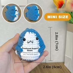 1 Piece of Mini Positive Energy Crochet Animal, Fun and Inspirational Birthday Gift for Women, Men, Friends, and Colleagues, in the Shape of a Shark, Duck, or Cat, Comes with a Positive Energy Card, Warm and Cute Decoration for Birthdays, Christmas, and Valentine's Day