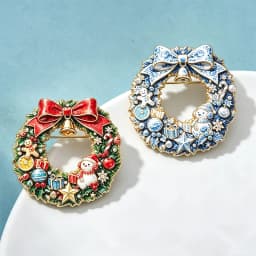 Wuli&baby Christmas Wreath Brooches For Women Unisex 2-color Cute Snowman Bowknot Flowers Circle Brooch Pins New Year Gifts
