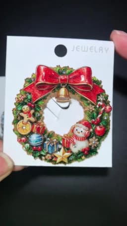 Wuli&baby Christmas Wreath Brooches For Women Unisex 2-color Cute Snowman Bowknot Flowers Circle Brooch Pins New Year Gifts