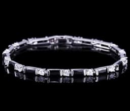 CWWZircons Fashion CZ Charm Lovely Red Green Blue Austrian Crystal Tennis Bracelets for Women Christmas New Year Gift CB087