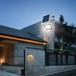 Solar Flood Lights 50-500W Solar Powered Spotlight Outdoor Waterproof IP67 Villa Street Lighting Adjustable Angle Remote Control