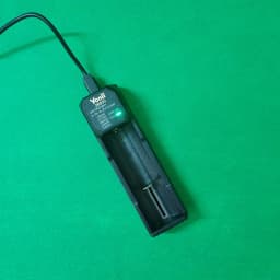 26800 Charger for 3.7-4.2V Li-ion 18650 21700 26650 32650 26800 Battery