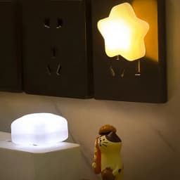 USB Night Light Star Shaped LED Bedside Night Light USB Charging Cute Star Lamp 2 Colors Light Up Decor for Bathroom Bedroom