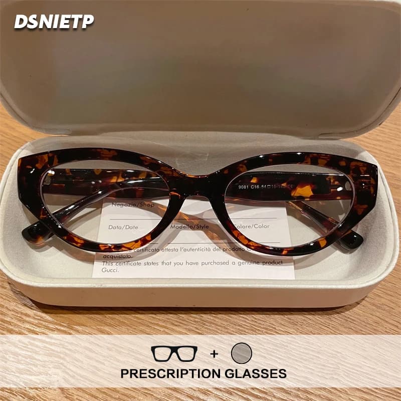 ISLINO Retro TR90 Anti Blue Light Reading Glasses Women Photochromic Prescription Glasses Myopia Customize Small Eyewear