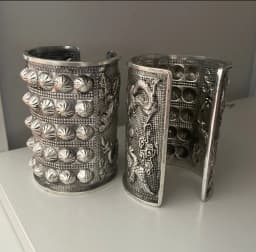 A PAIR Handcrafted Superb Jewelry Flower Carved Tibetan Miao Bracelet Bangle Height 9.3cm Internal Diameter Can Adjusted