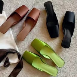 Elegant Satin Strange Style Low Heel Slide Sandals Women Comfortable Sexy Square Toe Slippers Summer Casual Designer Flip Flops