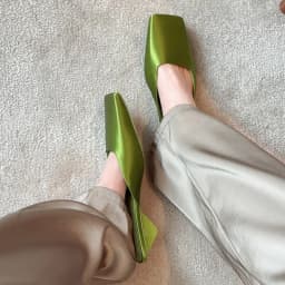 Elegant Satin Strange Style Low Heel Slide Sandals Women Comfortable Sexy Square Toe Slippers Summer Casual Designer Flip Flops