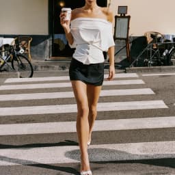 Wj Swing-Collar Waist-Cinching Short Top, Off-Shoulder Buttoned Ruched Slim-Fit Hot Girl Short-Sleeve T-Shirt, V-Neck One-Shoulder Top, Single-Row Button Waist-Cinching Slim-Fit Short Tight-Fitting Top