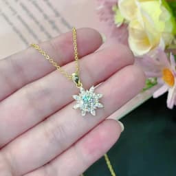 Lnngy Exquisite Sunflower Pendant Necklace Certificated 8MM Moissanite Diamond Necklaces for Women Timeless Style Jewelry