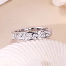 2025 Eternity Moissanite Band 2.0Mm Couple Wedding Ring Plated 18K White Gold Real 925 Sterling Silver Jewelry Luxury Woman Ring