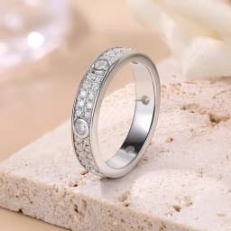 2025 Eternity Moissanite Band 2.0Mm Couple Wedding Ring Plated 18K White Gold Real 925 Sterling Silver Jewelry Luxury Woman Ring