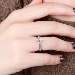 NeeTim 1ct 6.5mm Red Blue Pink Yellow Green Purple Black Moissanite Ring Sterling 925 Silver Wedding Party Band for Women Gifts