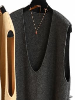 V-neck loose 100% pure cashmere vest vest ladies soft waxy knitted white temperament sleeveless top.