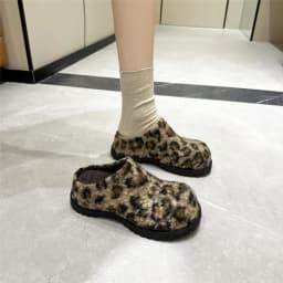 AIYUQI Women's Slippers Wear New 2025 Autumn Round Toe Flannel Closed Toe Women's Slippers Retro Platform Slippers Women
