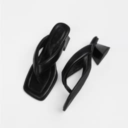2026 Summer New Square Toe Sandals for Women's Outdoor Wear Niche Style for Lazy People High-heeled Flip Flops Women