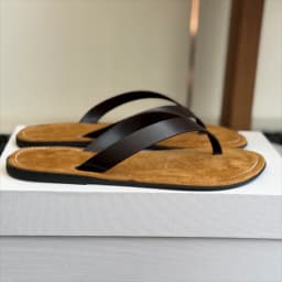 The New Thong Sandals Are Made of Fine Calf Leather, Leather Lining, Fashionable Round Toe Rubber Sole, Craftsmanship and Simple