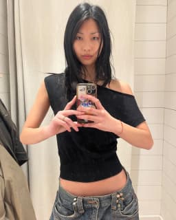 Black Asymmetrical Knitted Tank Top with One-Shoulder Design, Ruched Waist, Short Style, Slimming Fit, Sexy T-Shirt, Casual Asymmetrical Knitted Top