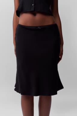 Guz Low-Waist Mini Skirt with Small Bow and Lace Trim, Drapey Satin Fishtail Mid-Length Bodycon Midi Skirt, Black and White Solid Color A-Line Skirt, Minimalist High-End Lace Low-Waist Slim-Fit Skirt