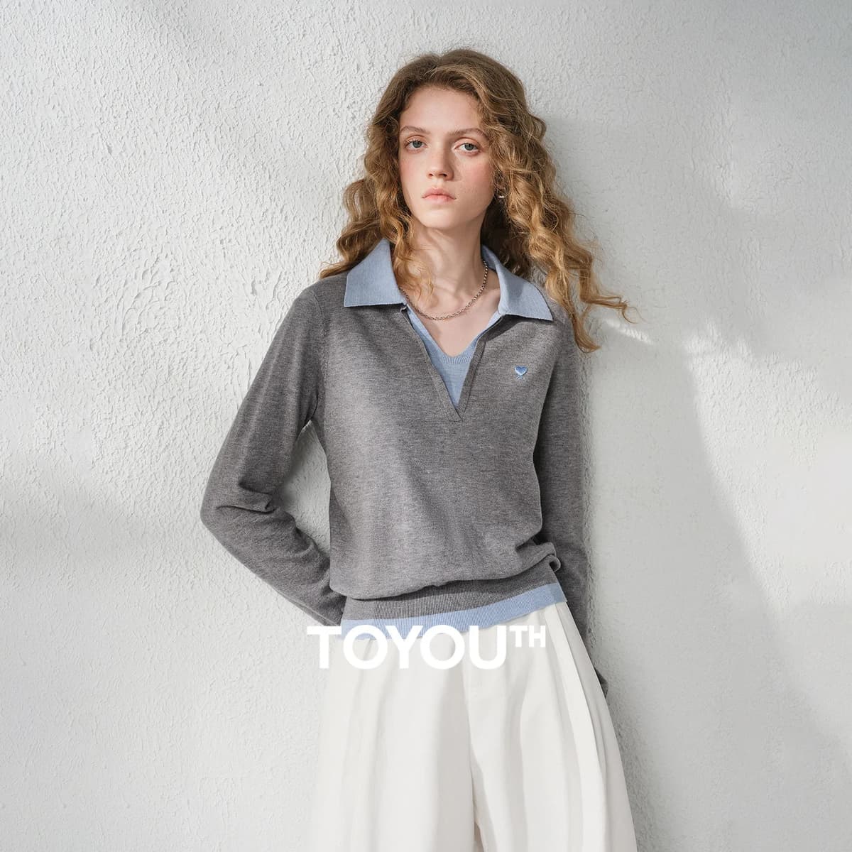 TOYOUTH Women's Fitted Polo Neck Knitwear 2026 Autumn New Contrast Color V-Neck College Style Long Sleeve Top