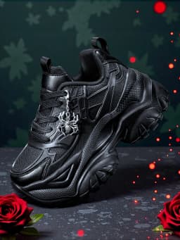 Women's outdoor all-season dad sneakers, Y2K style with a 7CM thick sole for added height, white sports shoes, featuring a detachable silver spider decoration, combined with breathable mesh and lightweight EVA, versatile trendy shoes for everyday commuting and shopping