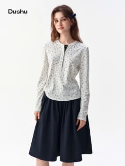 DUSHU 2026 Fall New Women White Base Blue Floral Henley Neck Ribbed Long Sleeve Top Fashion T-shirt Available in Multiple Sizes