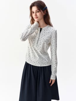 DUSHU 2026 Fall New Women White Base Blue Floral Henley Neck Ribbed Long Sleeve Top Fashion T-shirt Available in Multiple Sizes