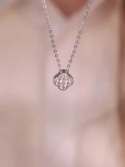 Lnkry Exquisite Clover Flower Pendant Necklace Certified 3mm&1.1mm&0.9mm Moissanite Diamond Necklace For Women Girls Jewelry