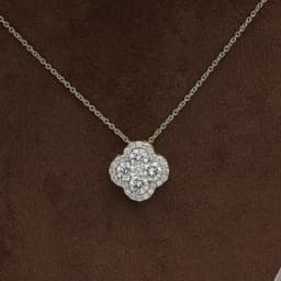 Lnkry Exquisite Clover Flower Pendant Necklace Certified 3mm&1.1mm&0.9mm Moissanite Diamond Necklace For Women Girls Jewelry