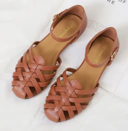 Luxury Designer Sandals Hollow Low-Heeled Closed-Toe Sandals for Women for Summer Outdoor Wear Roman Shoes Zapatos De Mujer